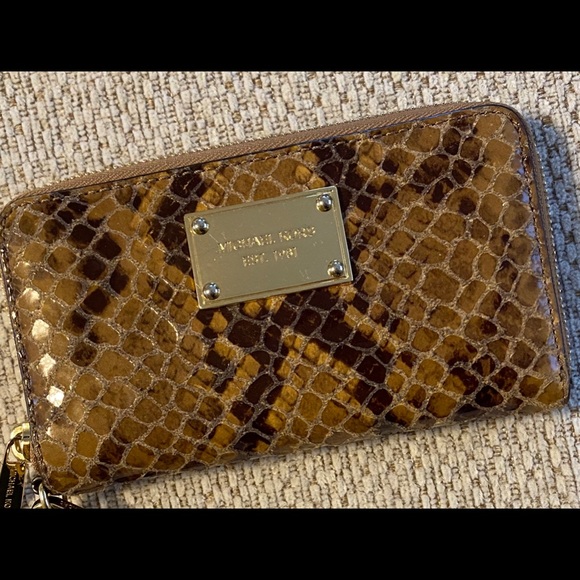 NWOT Michael Kors Sand Brown Python phone wristlet - Picture 1 of 5